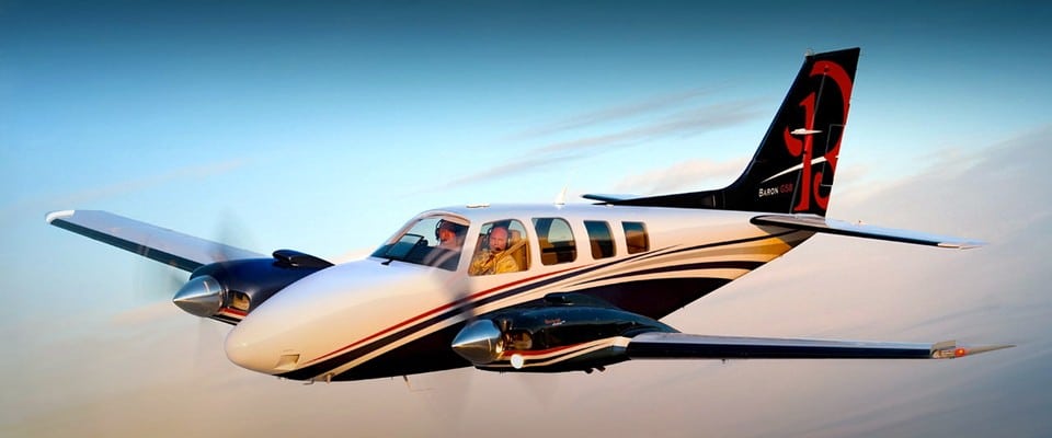 Beechcraft Baron G58 en vol