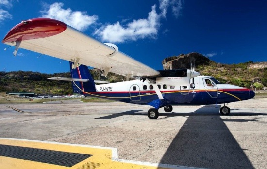 DA 2 bleu blanc et rouge sur le tarmac