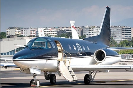 Location de jet privé : SABRELINER 65 sur le tarmac.