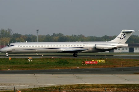 Location de jet privé : MD 83 avec B sur piste.