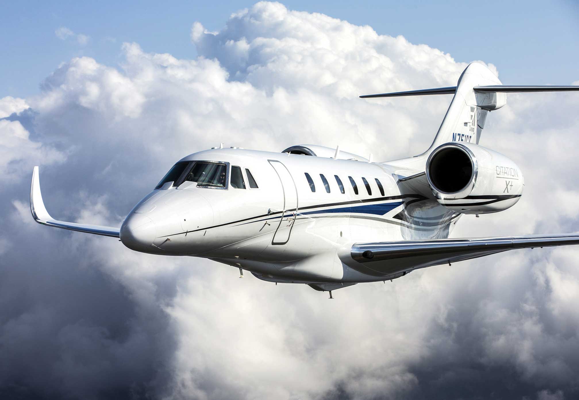 Citation X blanc en vol