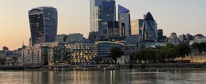 Неапол - Лондон: наем на частен самолет