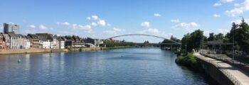 Maastricht Aix La Chapelle - scène de rivière moderne.