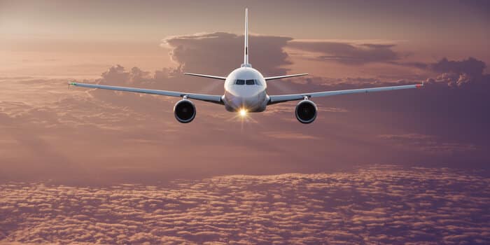 Location de jet privé Airbus A340 au coucher du soleil.