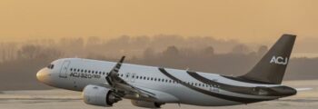 location de jet privé : ACJ A340 dans le ciel.